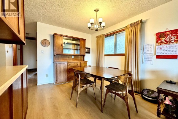 Bedroom - 2025 Mcdonald Street, Regina, SK S4N2Y4 Photo 5