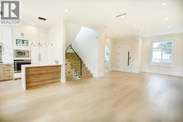 2026 E 32nd Avenue, Vancouver, BC V5N3B8 Photo 5