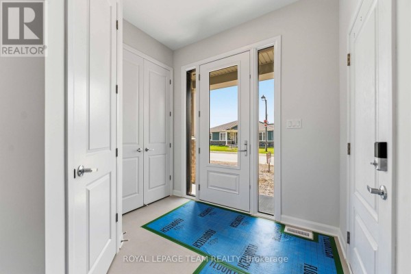 2026 Wanderer Avenue, Ottawa, ON, photo 2