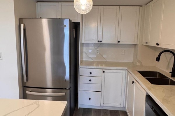 2027 - 3888 Duke Of York Boulevard, Mississauga, ON L5B4P5 Photo 2