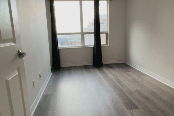 2027 - 3888 Duke Of York Boulevard, Mississauga, ON L5B4P5 Photo 5
