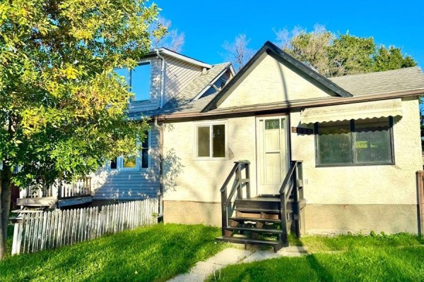 Kitchen/Dining room - 2027 Montreal Street, Regina, SK S4P1L5 Photo 2