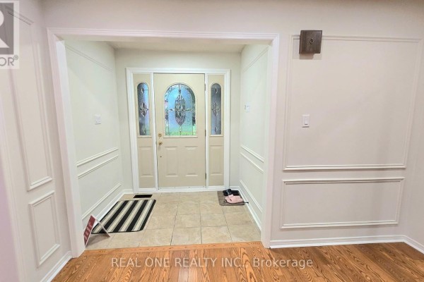Living room - 2027 Roy Ivor Crescent, Mississauga, ON L5L3N7 Photo 3