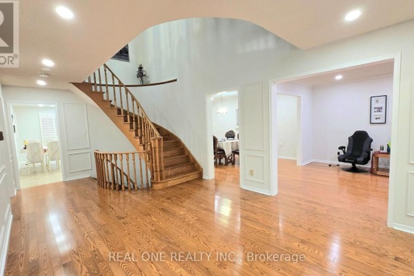 Foyer - 2027 Roy Ivor Crescent, Mississauga, ON L5L3N7 Photo 5