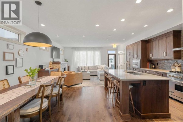 Kitchen - 2028 37 Avenue Sw, Calgary, AB T2T2H5 Photo 3