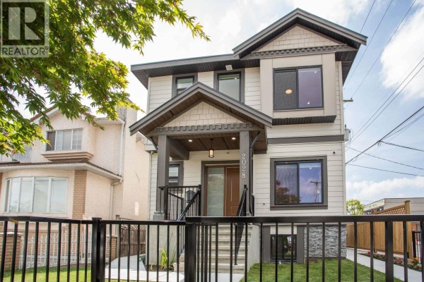 2028 E 42nd Avenue, Vancouver, BC V5P1L8 Photo 2