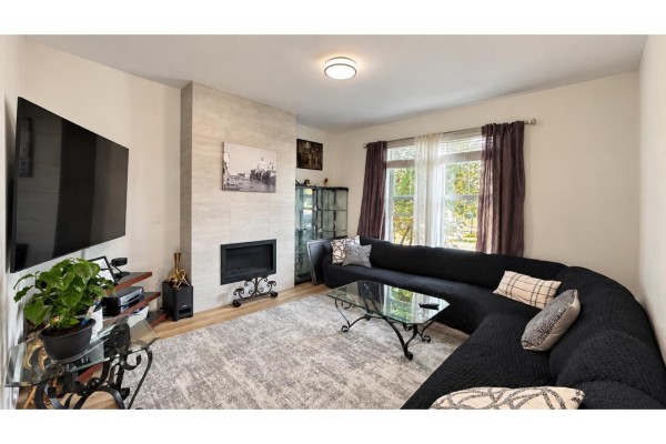 20298 82a Avenue, Langley, BC V2Y0Z1 Photo 2