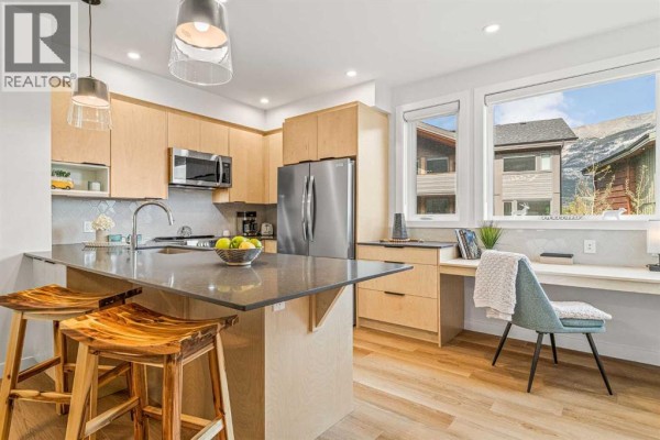 Kitchen - 202g, 209 Stewart Creek Rise, Canmore, AB T1W0N9 Photo 5