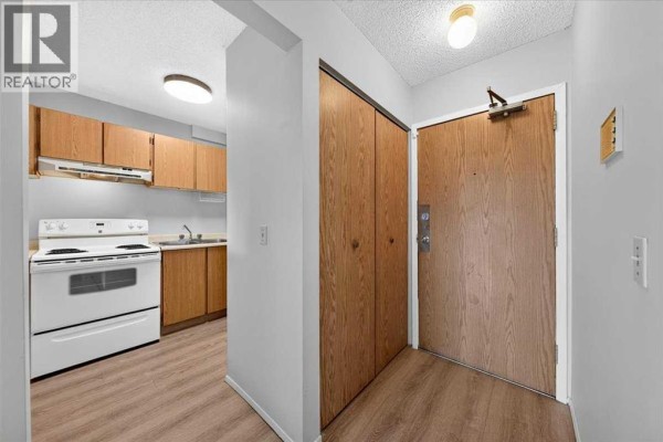 4pc Bathroom - 203, 1712 38 Street Se, Calgary, AB T2A1H1 Photo 5