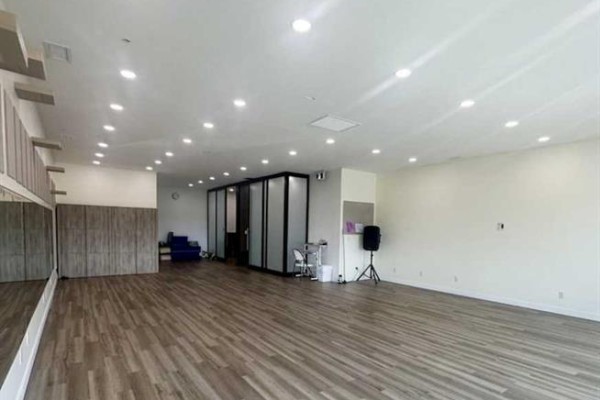 203, 25 Beju Industrial Drive, Sylvan Lake, AB T4S0B6 Photo 2
