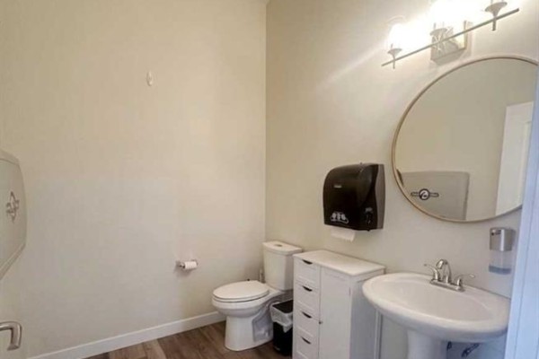 203, 25 Beju Industrial Drive, Sylvan Lake, AB T4S0B6 Photo 5