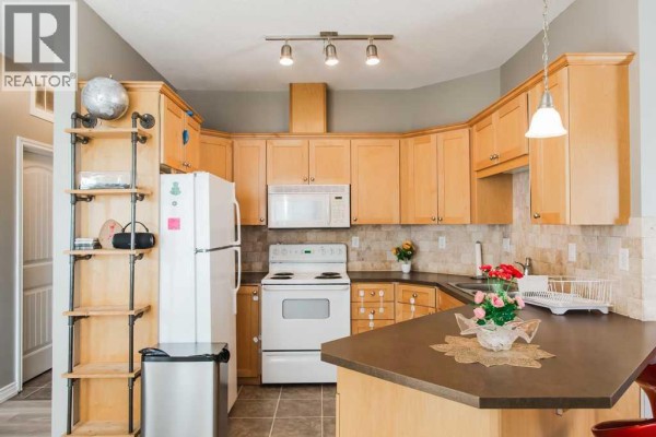 Bedroom - 203, 9225 Lakeland Dr, Grande Prairie, AB T8X0B8 Photo 4