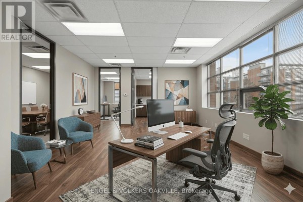 203 - 125 Lakeshore Road E, Mississauga, ON, photo 3