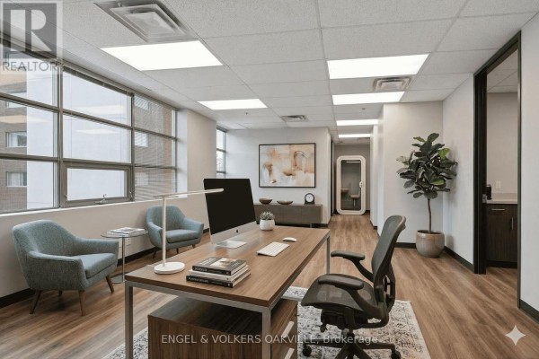 203 - 125 Lakeshore Road E, Mississauga, ON L5G1E5 Photo 4