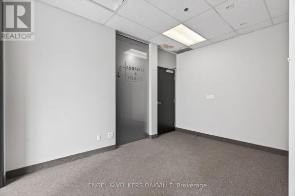 203 - 125 Lakeshore Road E, Mississauga, ON L5G1E5 Photo 5