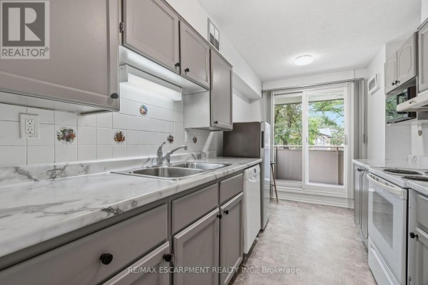 Primary Bedroom - 203 - 1415 Ghent Avenue, Burlington, ON L7S1X4 Photo 4