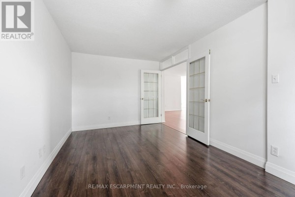 Foyer - 203 - 1415 Ghent Avenue, Burlington, ON L7S1X4 Photo 5
