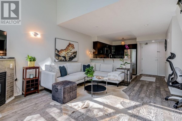 Living room - 203 - 200 Manitoba Street, Toronto, ON M8Y3Y9 Photo 4