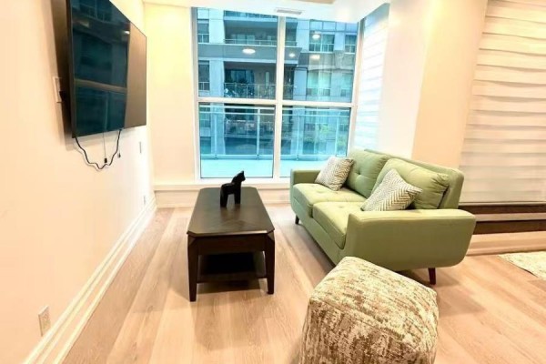 203 - 2067 Lake Shore Boulevard W, Toronto, ON, photo 2