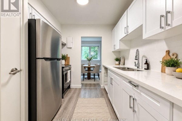 Den - 203 - 227 Cathcart Street, London South, ON  Photo 2