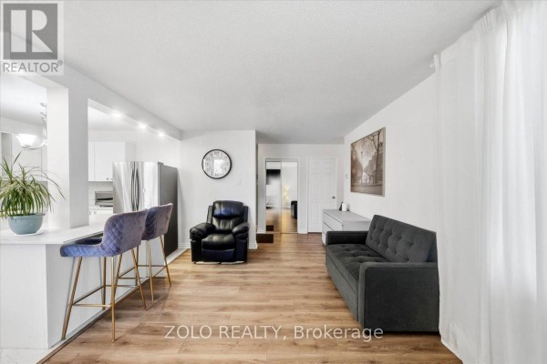 Kitchen - 203 - 2345 Confederation Parkway, Mississauga, ON L5B2H3 Photo 3