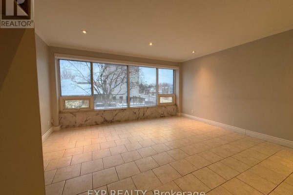 203 - 258 Lakeshore Road E, Mississauga, ON L5G1G9 Photo 5