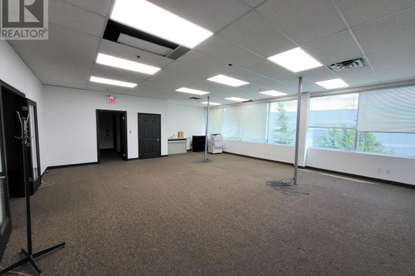 203 - 385 Connie Crescent, Vaughan, ON L4K5R2 Photo 3