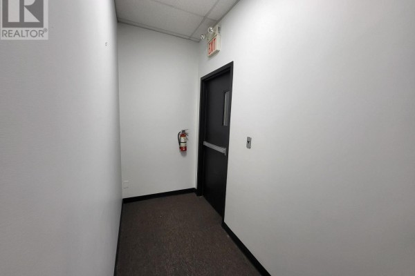 203 - 385 Connie Crescent, Vaughan, ON L4K5R2 Photo 5