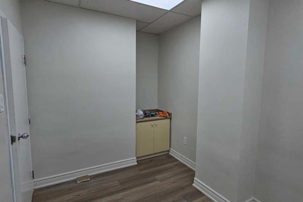 203 - 3850 Finch Avenue E, Toronto, ON M1T3T6 Photo 5