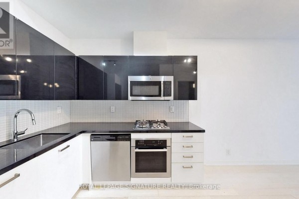 Dining room - 203 - 39 Brant Street, Toronto, ON M5V0M8 Photo 2