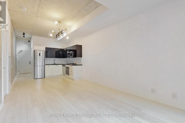 Bedroom - 203 - 39 Brant Street, Toronto, ON M5V0M8 Photo 4