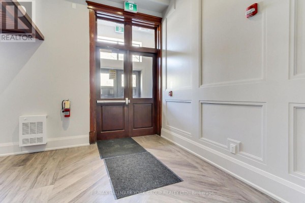 203 - 400 Park Avenue, Newmarket, ON L3Y1V8 Photo 4