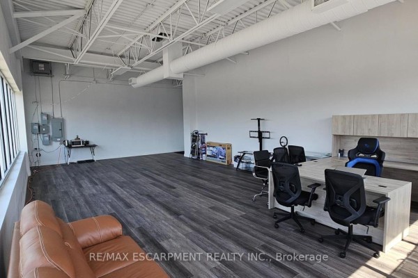 203 - 460 Hespeler Road, Cambridge, ON N1R0E3 Photo 4