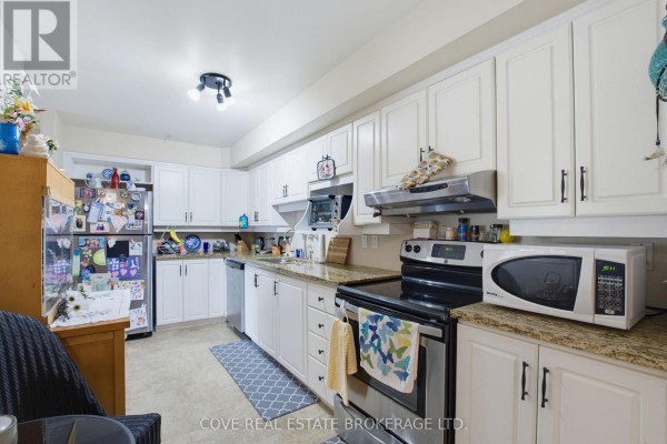 Primary Bedroom - 203 - 511 Gainsborough Road, London North, ON N6G4Z5 Photo 5