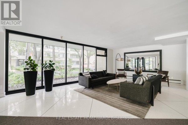 Kitchen - 203 - 575 Avenue Road, Toronto, ON M4V2K2 Photo 4