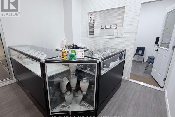 203 - 7181 Yonge Street, Markham, ON L3T0C7 Photo 2