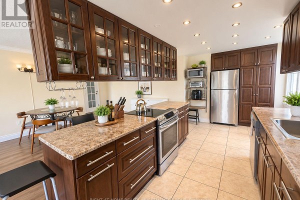 Living room - 203 - 80 Antibes Drive, Toronto, ON M2R3N5 Photo 4