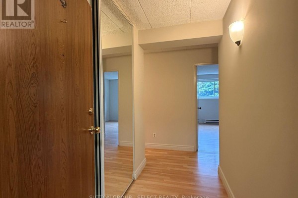 Living room - 203 - 80 Breckenridge Drive, Kitchener, ON N2B2N9 Photo 5
