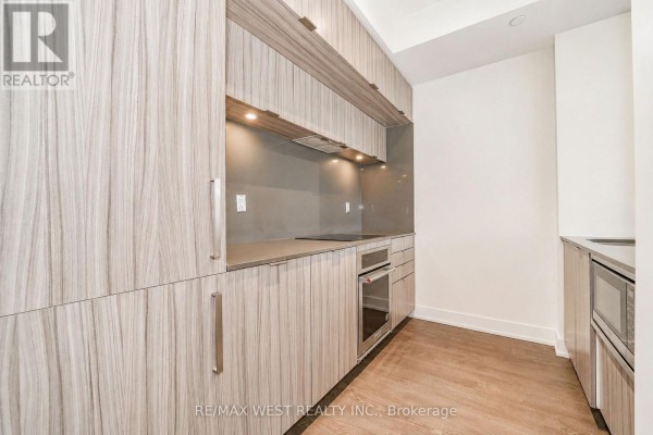 Kitchen - 203 - 80 Vanauley Street, Toronto, ON M5T0C9 Photo 3