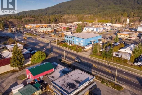 203 1058 Gibsons Way, Gibsons, BC V0N1V7 Photo 2
