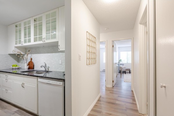 203 12890 17 Avenue, Surrey, BC V4A1T5 Photo 2