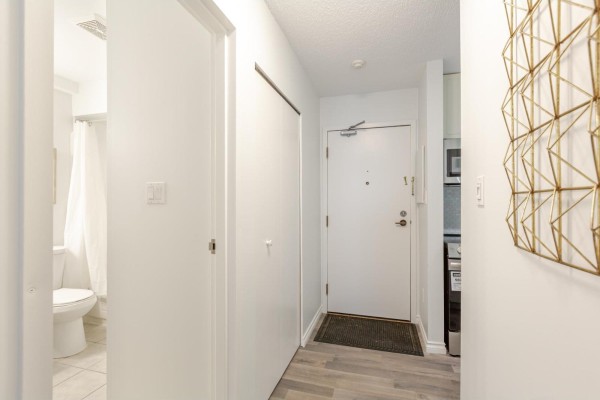 203 12890 17 Avenue, Surrey, BC V4A1T5 Photo 3