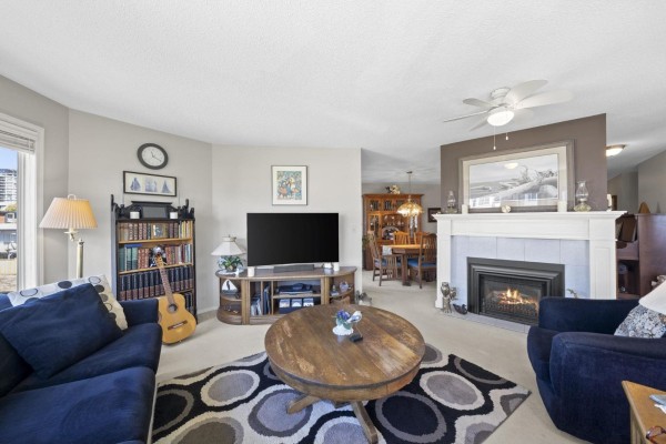 203 1327 Best Street, White Rock, BC V4B4E3 Photo 3