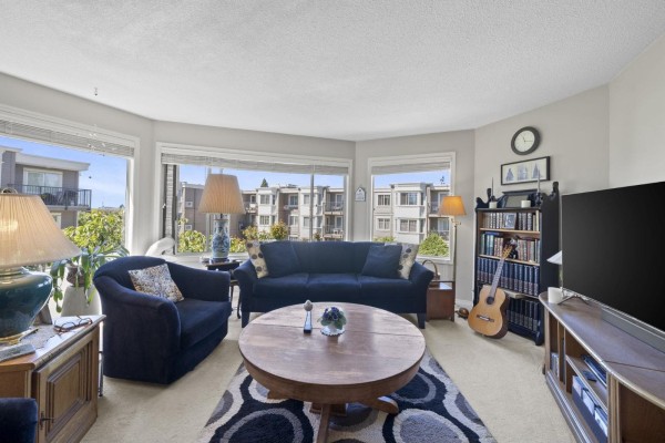 203 1327 Best Street, White Rock, BC V4B4E3 Photo 4
