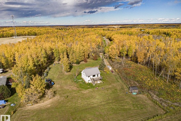 Family room - #203 1414 Hwy 37, Rural Lac Ste  Anne County, AB T0E1V0 Photo 4
