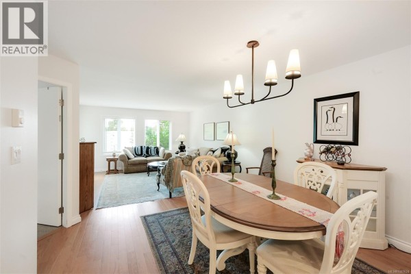 203 1477 Yale St, Oak Bay, BC, photo 3