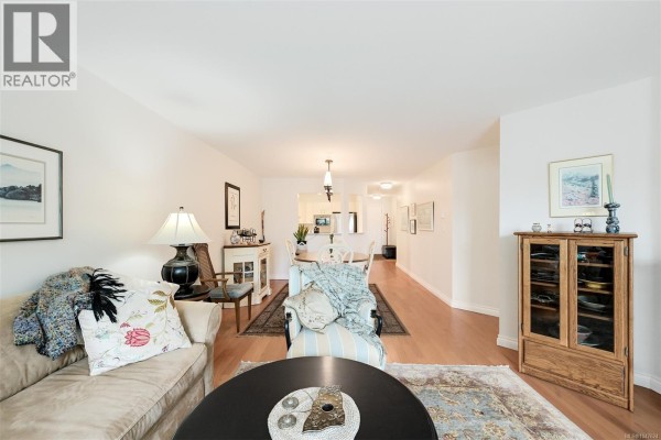 Ensuite - 203 1477 Yale St, Oak Bay, BC V8S4R3 Photo 5
