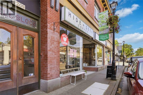 Ensuite - 203 1665 Oak Bay Ave, Victoria, BC V8R1B5 Photo 2