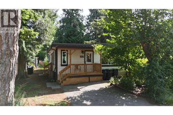 203 1830 Mamquam Road, Squamish, BC V0N1T0 Photo 3