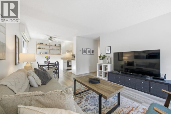 203 270 W 3rd Street, North Vancouver, BC V7M1G1 Photo 2